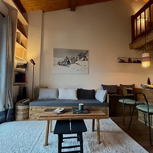 https://appartement-ensoleille-aux-tines-vue-massif.hotels-rhonealpes.com
